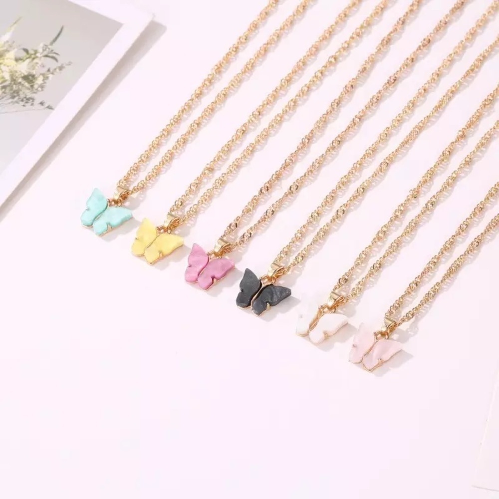 3/$30 💛 Acrylic Butterfly Pendant Necklace